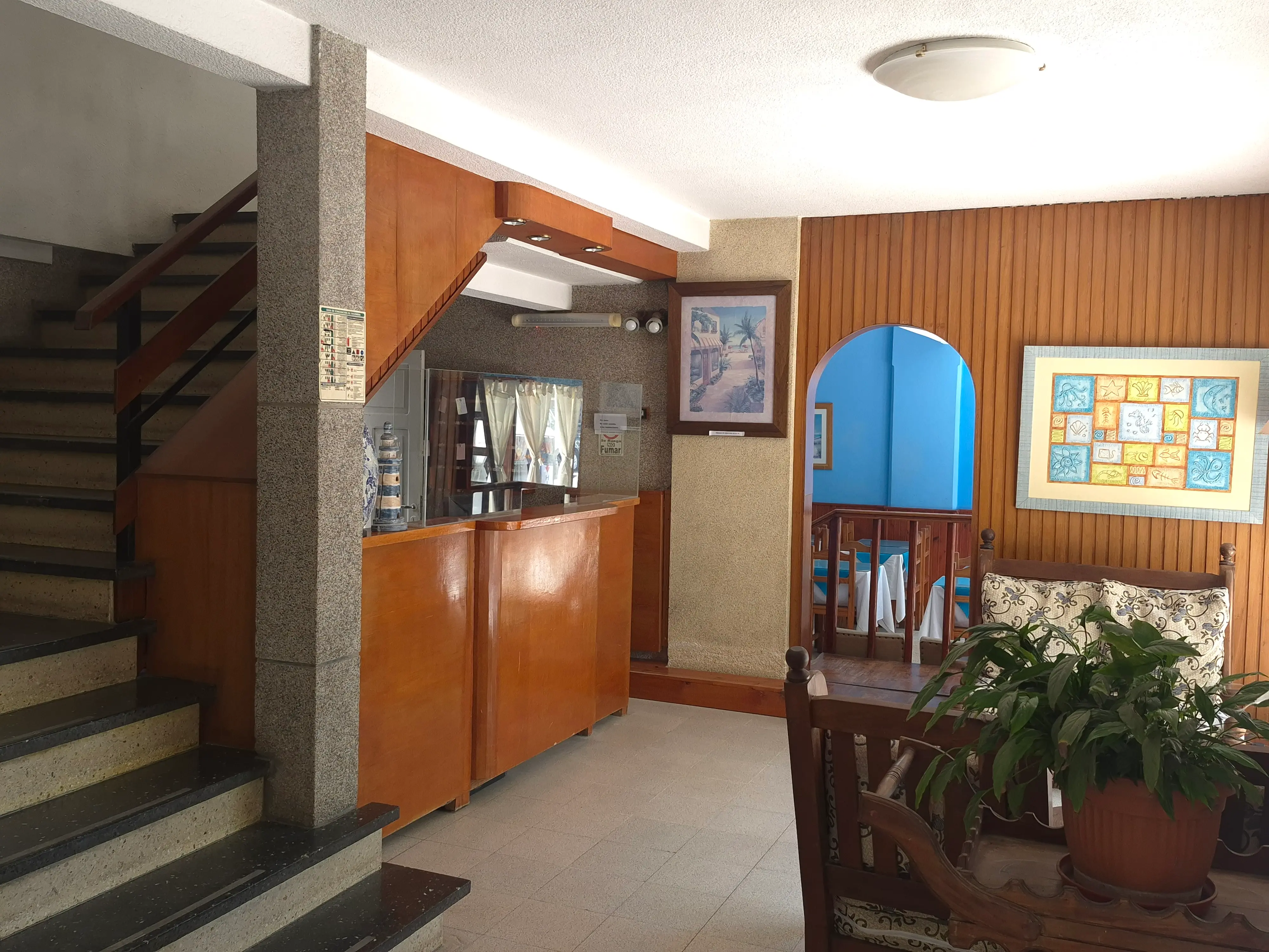 Recepción del Hotel Océano - vista de la entrada